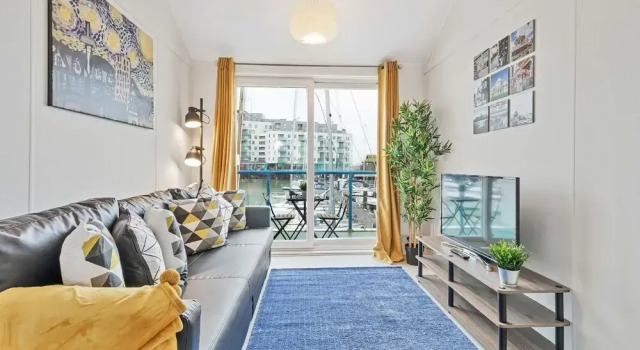 On the Water -waterside Studio With Terrace Overlooking the Harbour, Book Hotel Brighton East Sussex