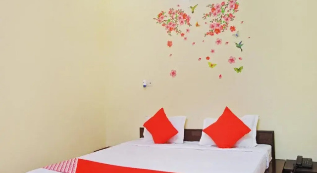 Red Cliff By OYO Rooms, Забронировать Отель Нойда штат Уттар-Прадеш