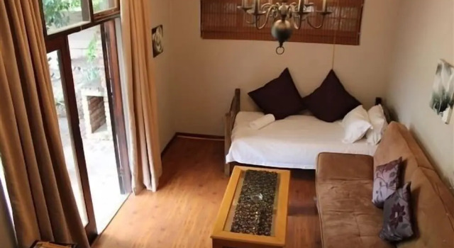 Коттедж с балконом Palm Tree Manor