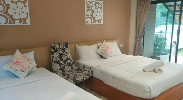 Трёхместный номер Superior с балконом Suwi Coco Ville Resort