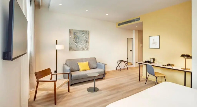 Трёхместный полулюкс Sercotel Barcelona El Prat