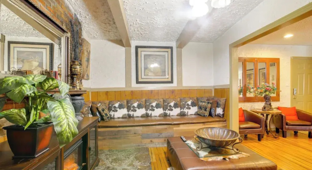 Cozy Corner in Memphis - 4 Miles to Graceland!, Book Feriehus Villaer i Memphis, Villa