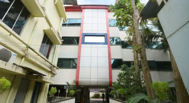 OYO 24157 Karthika Residency, Забронировать Отель Отели штата Кералы с парковкой, Парковка