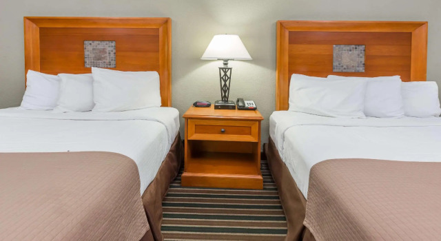 Четырёхместный номер Standard Days Inn by Wyndham Carlisle