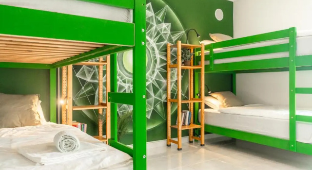 Кровать в общем номере Surf Yoga Ericeira Guest House