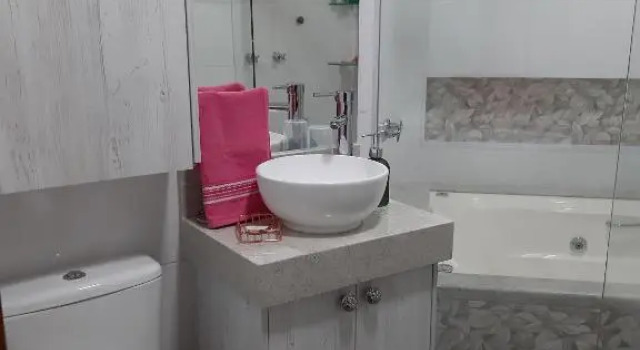 Casa MAGNÍFICA a 1 Km do centrinho com Suíte e Hidro, Забронировать Отель Отели Монти-Верди с парковкой, рядом с Municipal Stadium Verner Grimberg Monte Verde, Парковка
