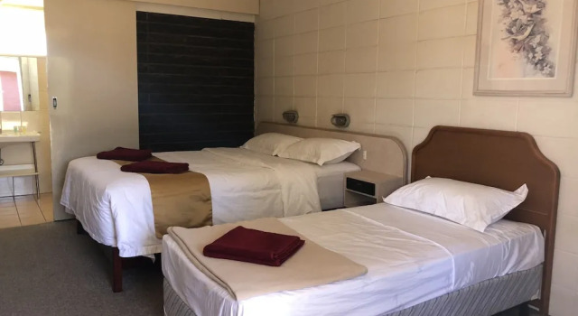 Номер Standard Inland Oasis Motel