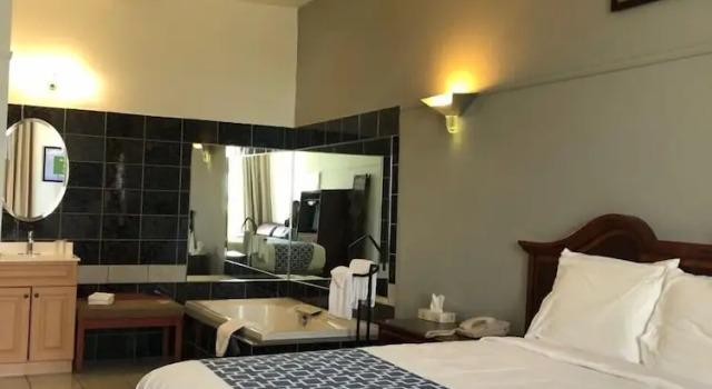 Двухместный полулюкс с балконом Hotel Motel Le Regent