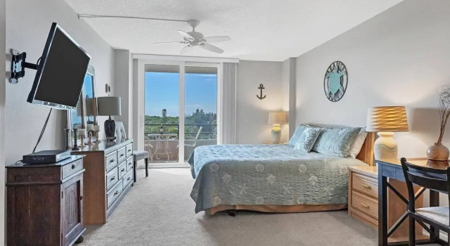 Anchorage Resort Siesta Key 6th Floor 2 bedroom Condo Beach Access 2 Condo