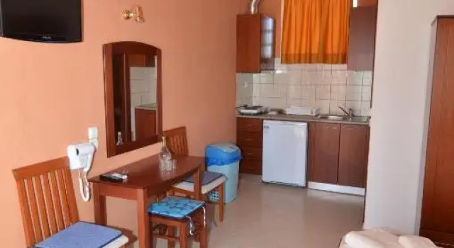 Апартаменты с балконом и с красивым видом из окна Avra Apartments
