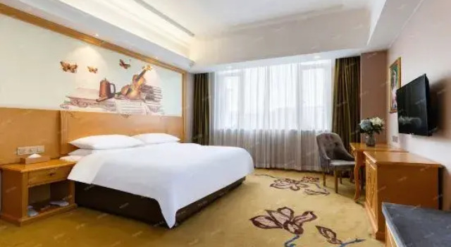 Семейный люкс Vienna Hotel Chongqing Rongchang Binhai