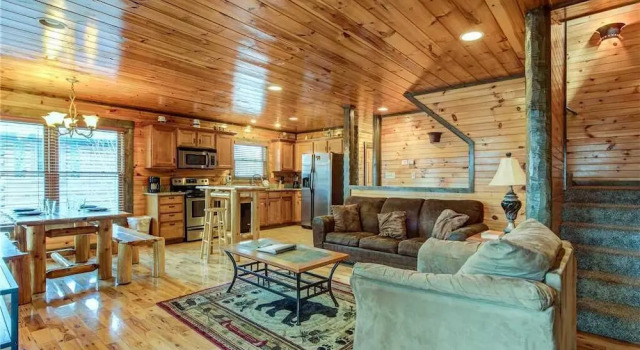 Celebration Lodge 4 Bedroom Home with Hot Tub