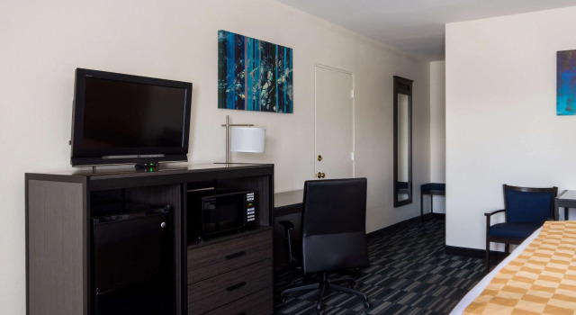 Best Western Alamosa Inn, Забронировать Отель Аламоса Great Sand Dunes National Park, рядом с Pinyon Flats Campground