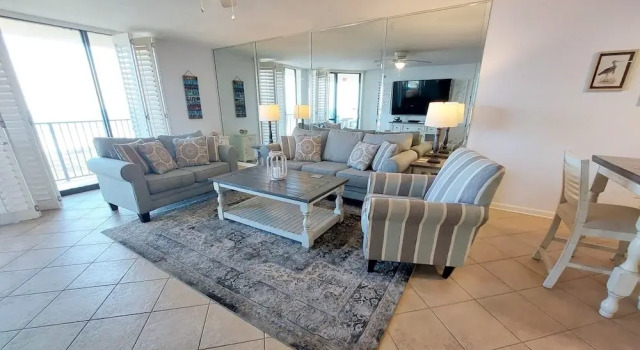 Phoenix VII 913, Boek Hotel Orange Beach 
