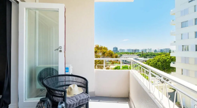 Апартаменты Central Elegant Holiday Rental Between the Points