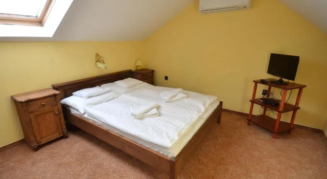 Трёхместный номер Standard Révész Hotel, Restaurant and Rosa Spa