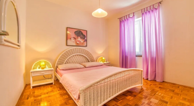 Apartment Lidija / Three Bedrooms A1, Забронировать Апартаменты/квартира Отели Приморско-Горанской жупания с парковкой, Парковка