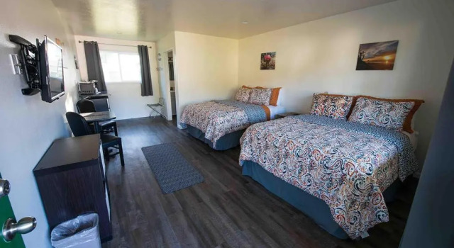 Четырёхместный номер Deluxe Pacific City Inn