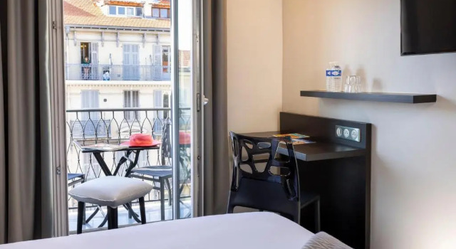 Двухместный номер Classic с балконом Hotel 64 Nice