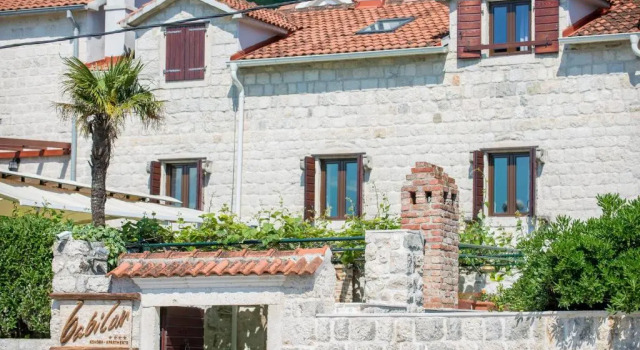 Apartments Babilon, Book Lejlighed Hoteller i Kotor Riviera med parkering, Parkering
