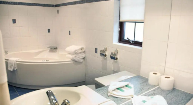 Полулюкс Castlecary House Hotel