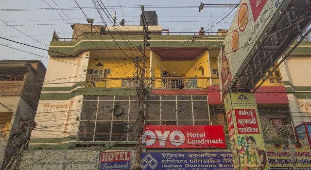 OYO 27610 Hotel Landmark, Prenota Hotel Siliguri West Bengal