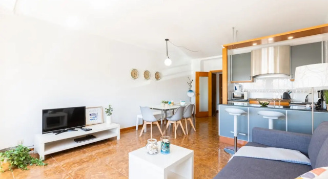 Апартаменты с 2 комнатами Aguda Beachfront Apartment
