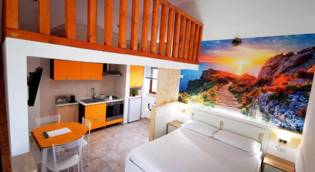 Студия Deluxe Guru House B&B Apartments