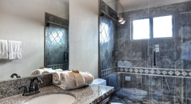 Кровать в общем номере No 4 Grand 8 Bedroom Estate at Castle Glen