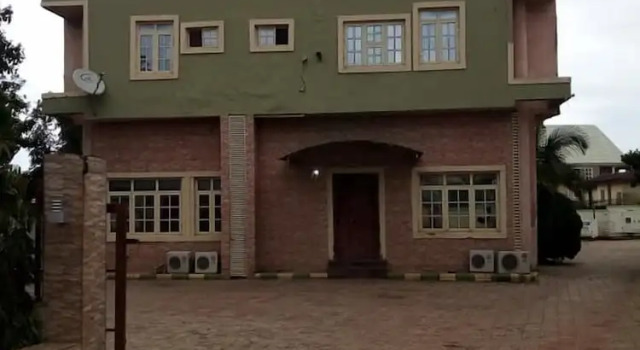 Eagle Valley Royal Hotel, Rezerwuj Hotel Jos 