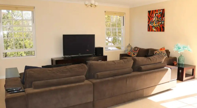 Spacious 4 Bedroom Seaside Gem