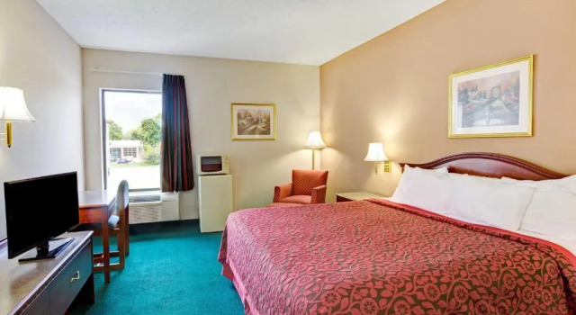 Номер Standard Days Inn & Suites by Wyndham Louisville SW