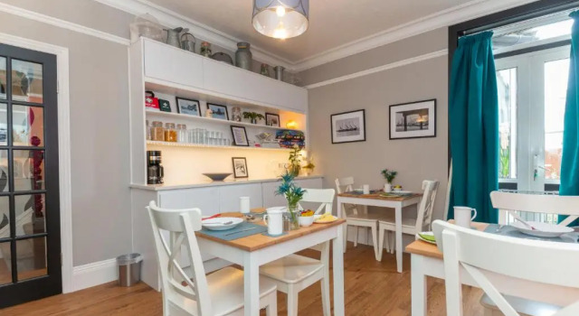 Seaview B&B, Забронировать Отель «постель и завтрак» Харидж Эссекс, рядом с The Royal Oak