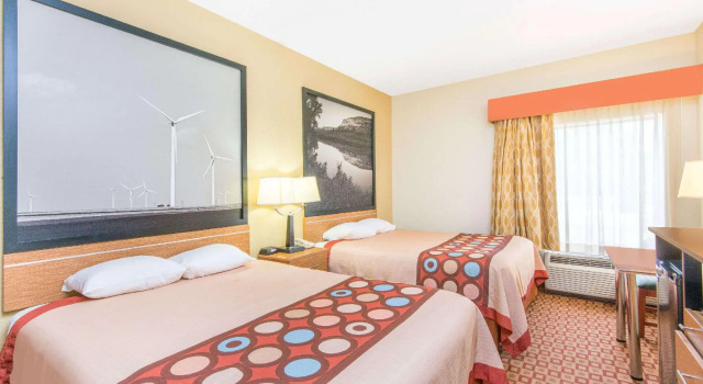 Четырёхместный номер Standard Super 8 by Wyndham Wichita South
