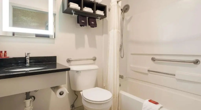 Номер Standard SureStay Hotel by Best Western Thomson