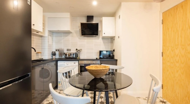 The Wandsworth Secret - Adorable 2bdr Flat With Balcony, Забронировать Отель Отели Лондона 3 звезды, рядом с Design Centre, Chelsea Harbour, 3*