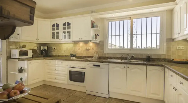 Вилла Spacious Villa With Impressive Views