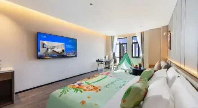 Семейный тент Brilliant Hotel (Urumqi South Station Dehui Wanda Plaza Branch)