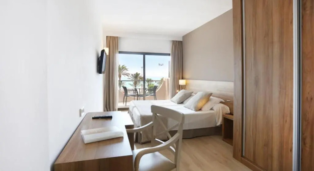 Двухместный номер с балконом и с частичным видом на море Hotel Playa Golf Adults Only 4 Sup