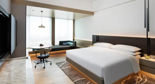 Двухместный номер с видом на город Renaissance Shenzhen Bay Hotel