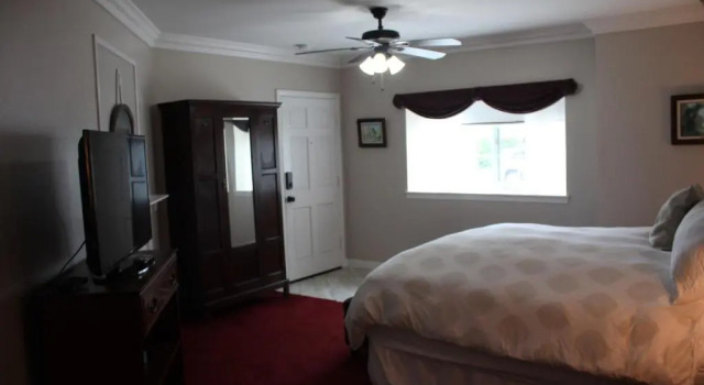 Pelican Cove Inn, Забронировать Отель Карлсбад San Diego County, рядом с New Village Arts Theatre
