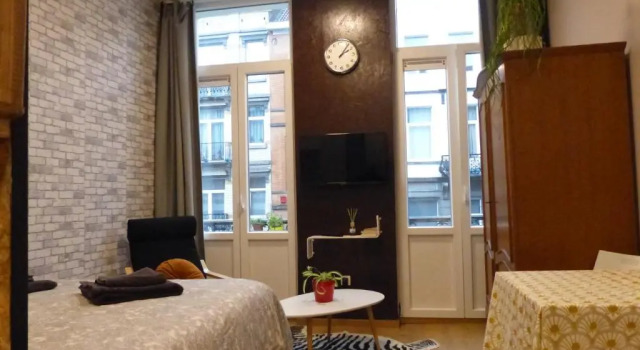 Студия Superbe Studio au 1er étage, proche de la gare du Midi