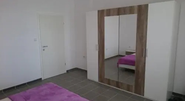 Beautiful Apartment Jukic, Varaa Huoneisto Hotellit Strožanac pysäköinnillä, Pysäköinti