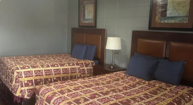 Четырёхместный номер Standard Stone Inn Motel