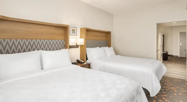Четырёхместный люкс Holiday Inn & Suites Orlando - I-Drive - Theme Parks by IHG