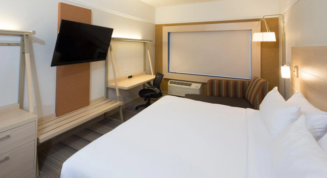 Holiday Inn Express & Suites Monroe by IHG, Varaa Hotelli Hotellit Monroe aamiaisella, Aamiainen
