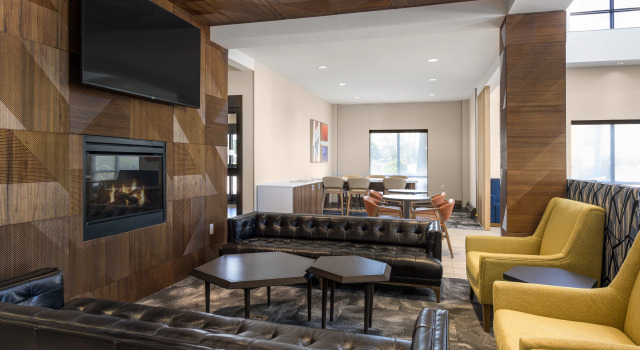 Holiday Inn Express Hotel & Suites Belgrade by IHG, Book Hotel Hoteller i Montana med pool, Swimmingpool