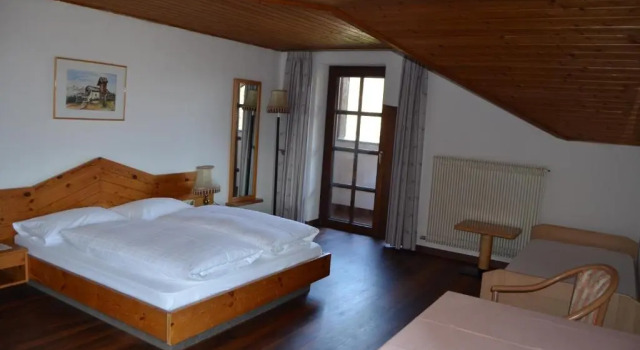 Трёхместный номер Standard с балконом Hotel Eden Guesthouse