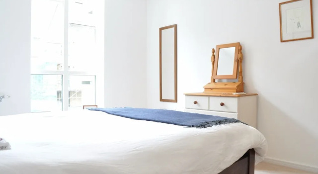 East London 2 Bedroom Flat With Balcony, Забронировать Отель Отели Англии 3 звезды, 3*
