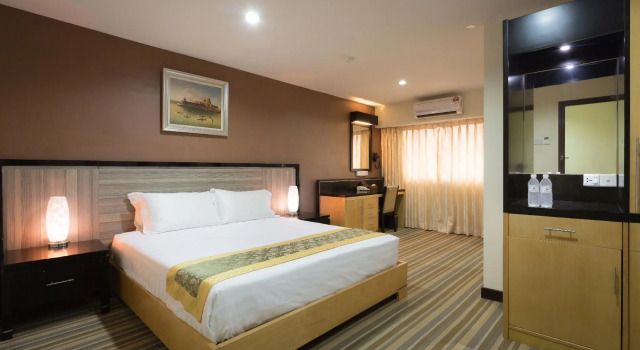 Luksusowy dwuosobowy pokój Hotel Hallmark Inn